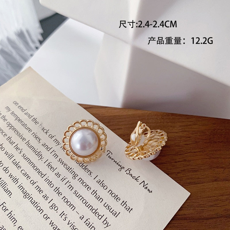 Korean Design Elegant Simulated Pearl Big Round Clip on Earrings Non Pierced Baroque Pearl Ear Clips for Women Jewelry Wholesale