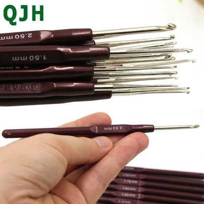 QJH 16pcs Plastic Handle Crochet Hooks Handle Knitting Needles Set Crochetings and Knittings 0.5mm-2.5mm 16 Size