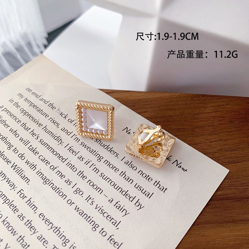 Korean Design Elegant Simulated Pearl Big Round Clip on Earrings Non Pierced Baroque Pearl Ear Clips for Women Jewelry Wholesale