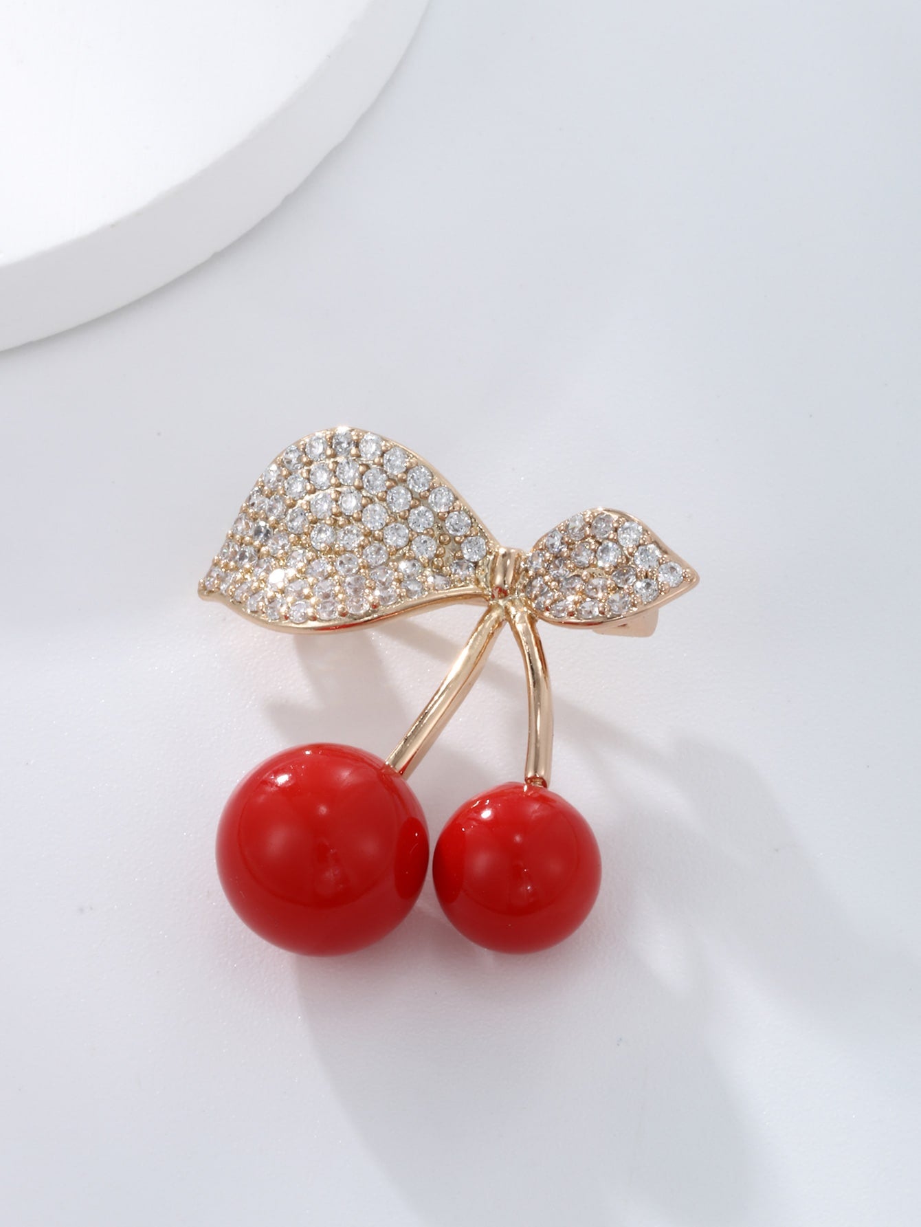 A refined ethos fashion trend new micro-inset Zircon cubic zirconia fruit cherry pearl corsage women's pin accessory niche suit brooch