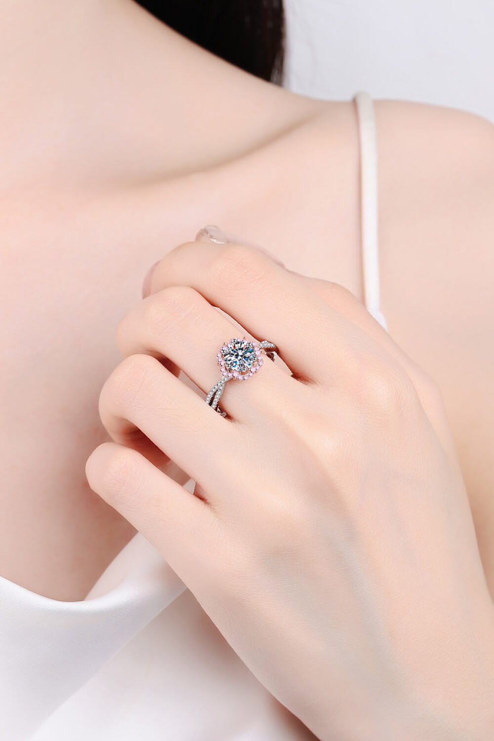 1 Carat Moissanite Flower-Shaped Crisscross Ring - DunbiBeauty, LLC