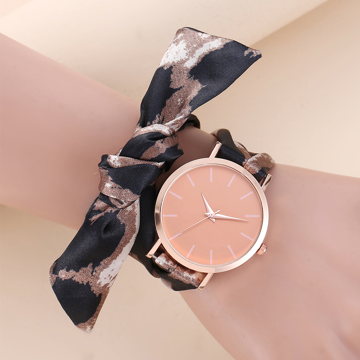 Women's Quartz Wristwatch with Fashion Scarf for Band nihaodropshipping