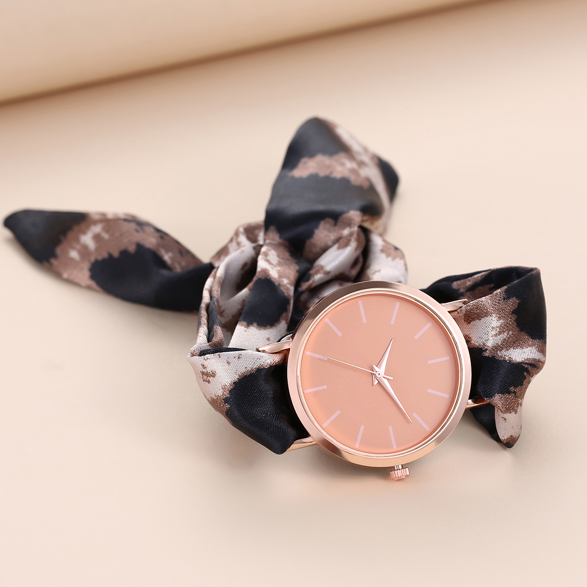 Women's Quartz Wristwatch with Fashion Scarf for Band nihaodropshipping