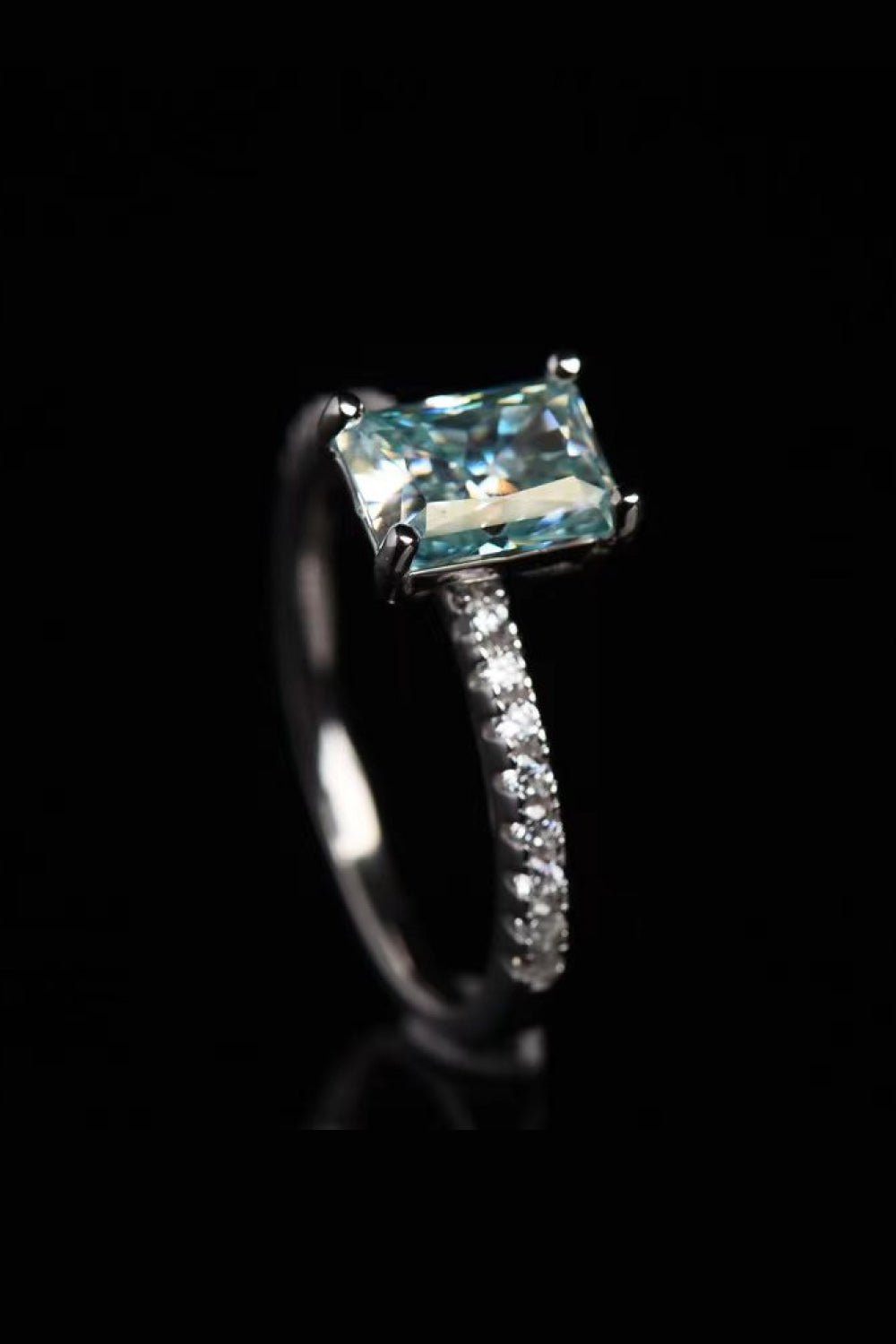 2 Carat Moissanite Ring - DunbiBeauty, LLC