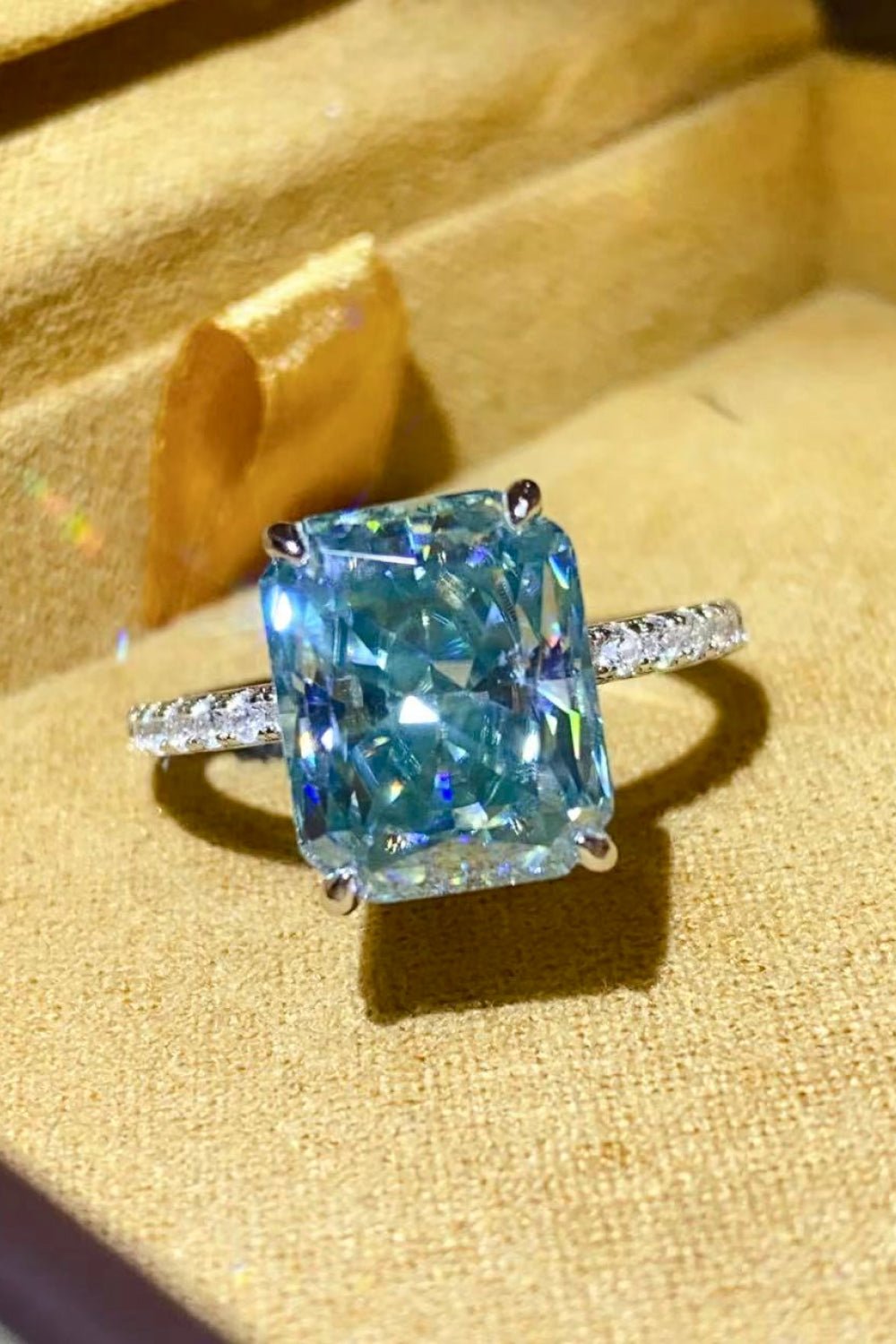 2 Carat Moissanite Ring - DunbiBeauty, LLC