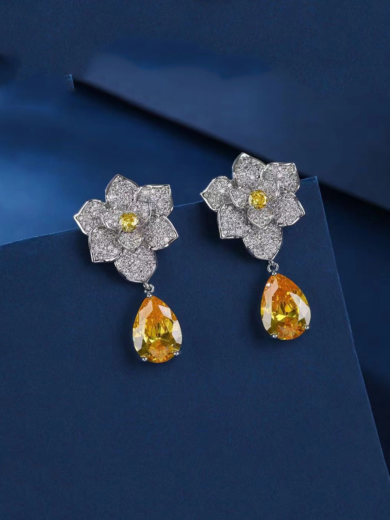 A pair of stylish exquisite temperament atmospheric simple light luxury gorgeous S925 silver needle imitation gemstone flower lady earrings daily date party wear