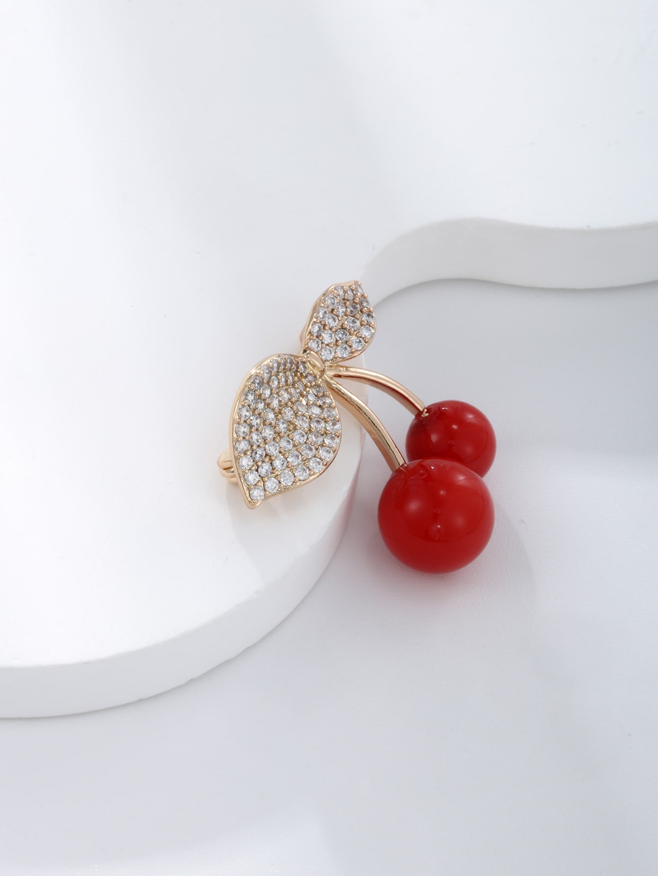 A refined ethos fashion trend new micro-inset Zircon cubic zirconia fruit cherry pearl corsage women's pin accessory niche suit brooch