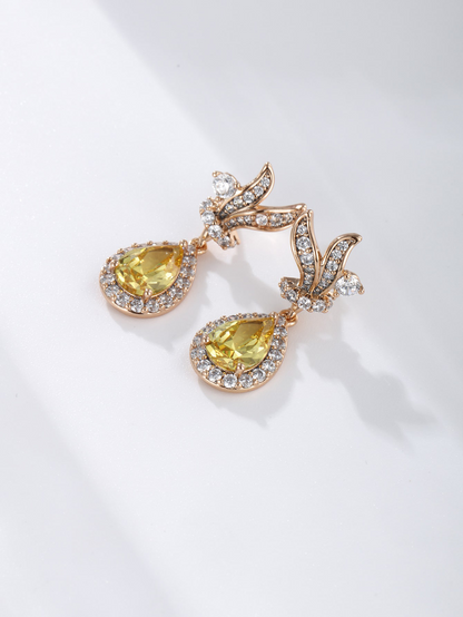 A pair of exquisite fashion temperament simple light luxury shine gorgeous cubic zirconia imitation jewel-plated 18K gold earrings girl daily dating party class reunion model wear