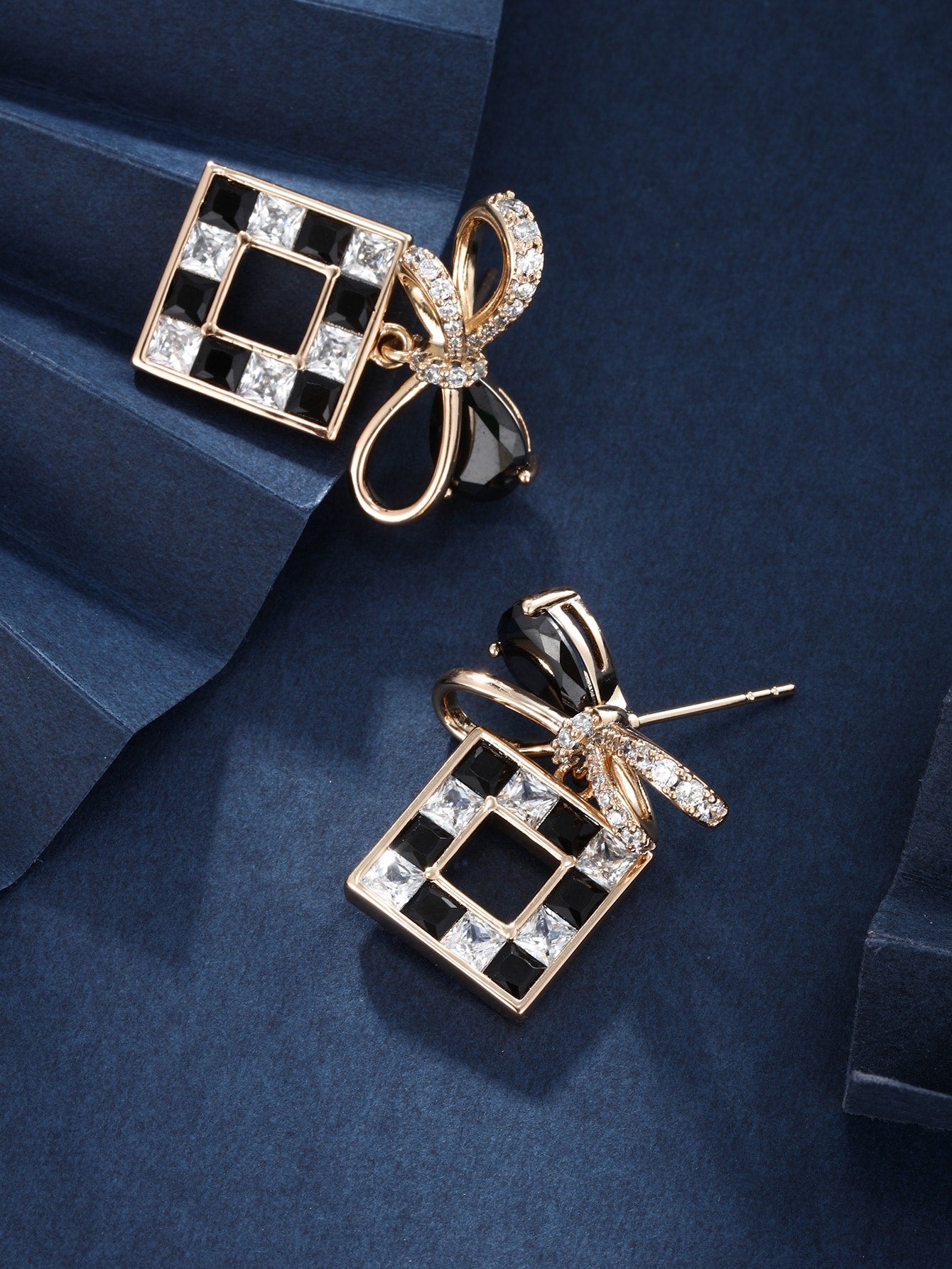 A pair of stylish simple all-in-one imitation jeweled square earrings for women on daily dates for Halloween and Christmas wear