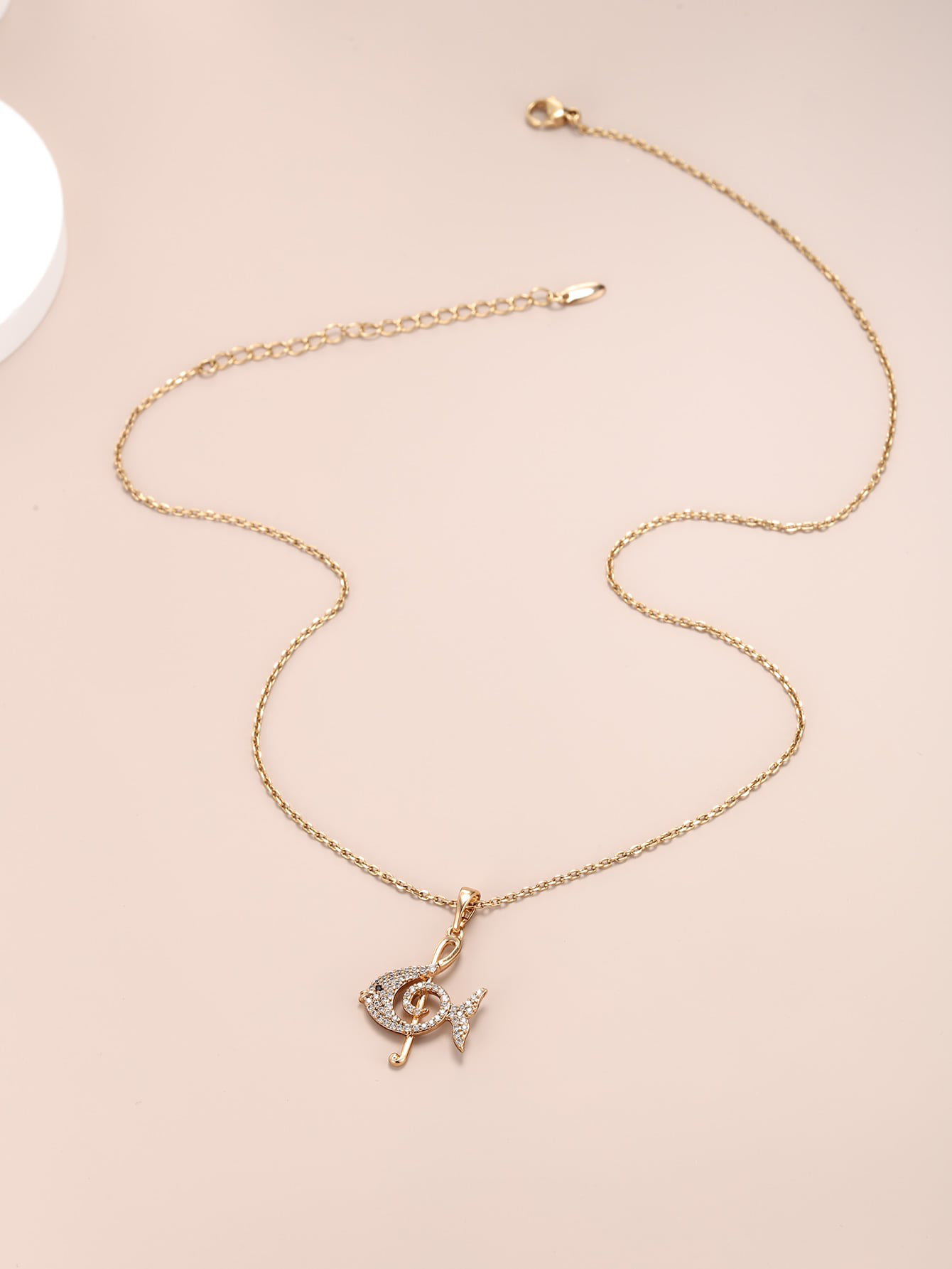 A fashion simple temperament atmosphere cold wind design sense of advanced plated 18K gold love thin chain can adjust the daily model wear Halloween Teachers' day gift