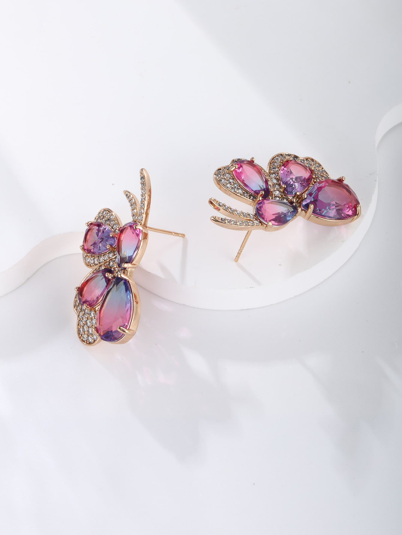 A pair of light luxurious luxurious noble elegant atmosphere imitation crystal Austrian crystal purple butterfly earrings for women party party wear