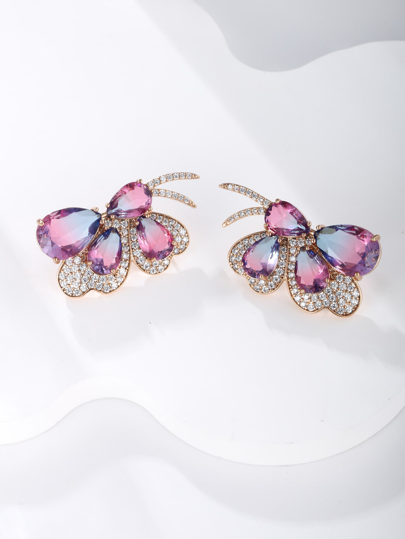 A pair of light luxurious luxurious noble elegant atmosphere imitation crystal Austrian crystal purple butterfly earrings for women party party wear