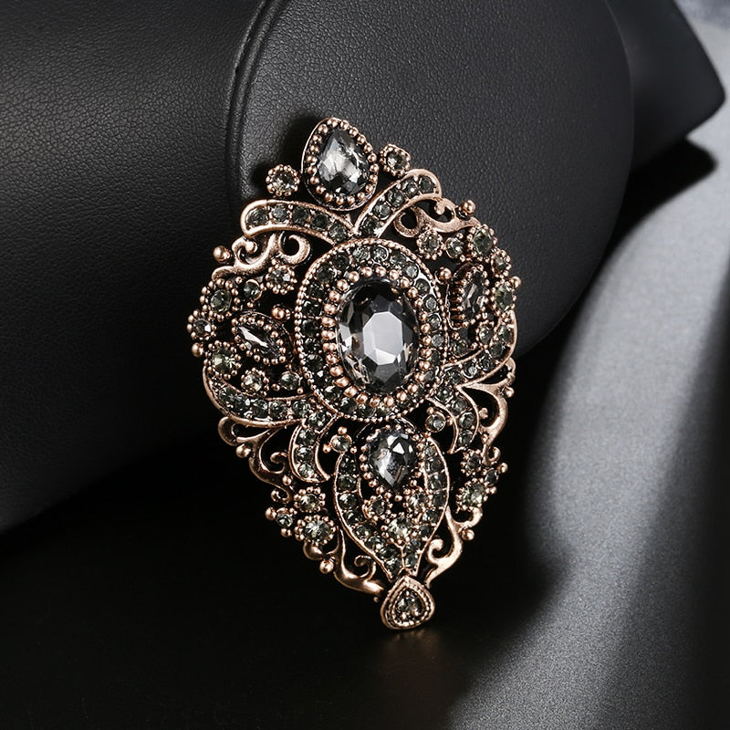 Vintage Gray Crystal Women Brooch with Antique Gold Plating Dsers