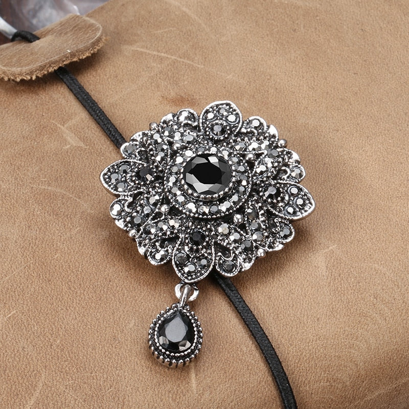 Vintage Dark Gray Crystal Flower Brooch Dsers