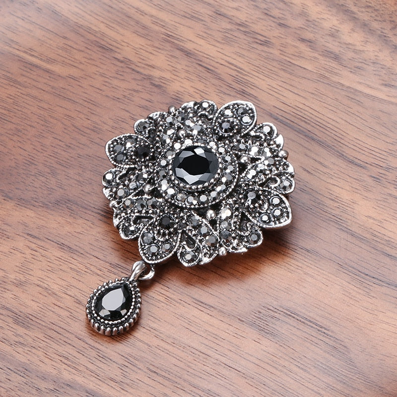 Vintage Dark Gray Crystal Flower Brooch Dsers