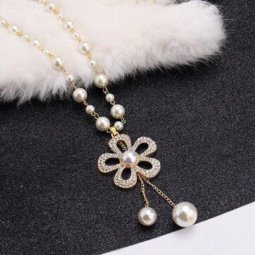 Women's Rose and Pearl  Vintage Style Necklace Dsers