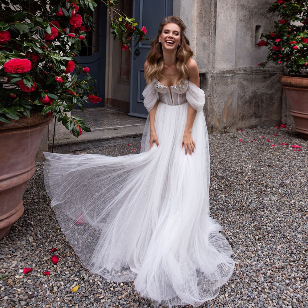 A Line Pleated Tulle Wedding Dresses Bohemian Off Shoulder Cap Sleeves Beaded Sweetheart Bridal Beach Gowns with Puffy Sleeves