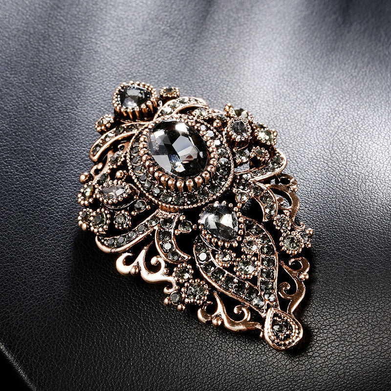 Vintage Gray Crystal Women Brooch with Antique Gold Plating Dsers