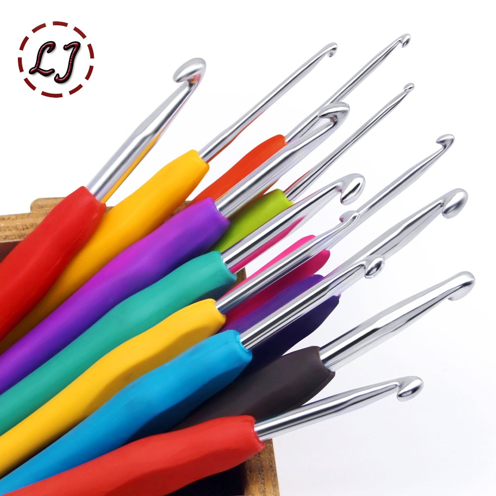 New Crochet Hook 2.5-6.0mm Aluminum Crochet Needles With Colorful Soft Rubber Grip Cushioned Handles Knitting Needles