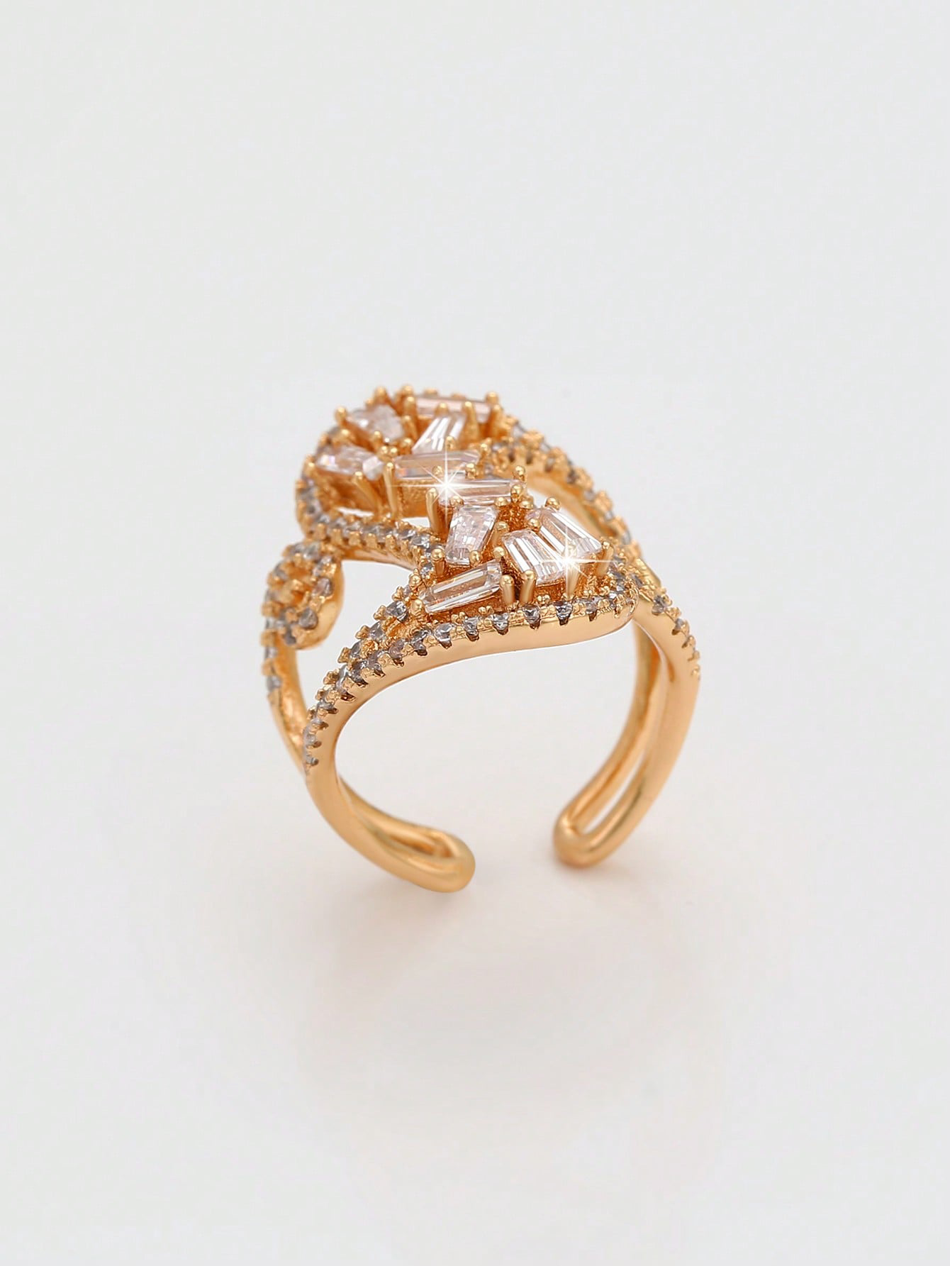 A fashion trend vintage plated 18K gold simple design sense ring ladies daily date temperament fashion dinner wear