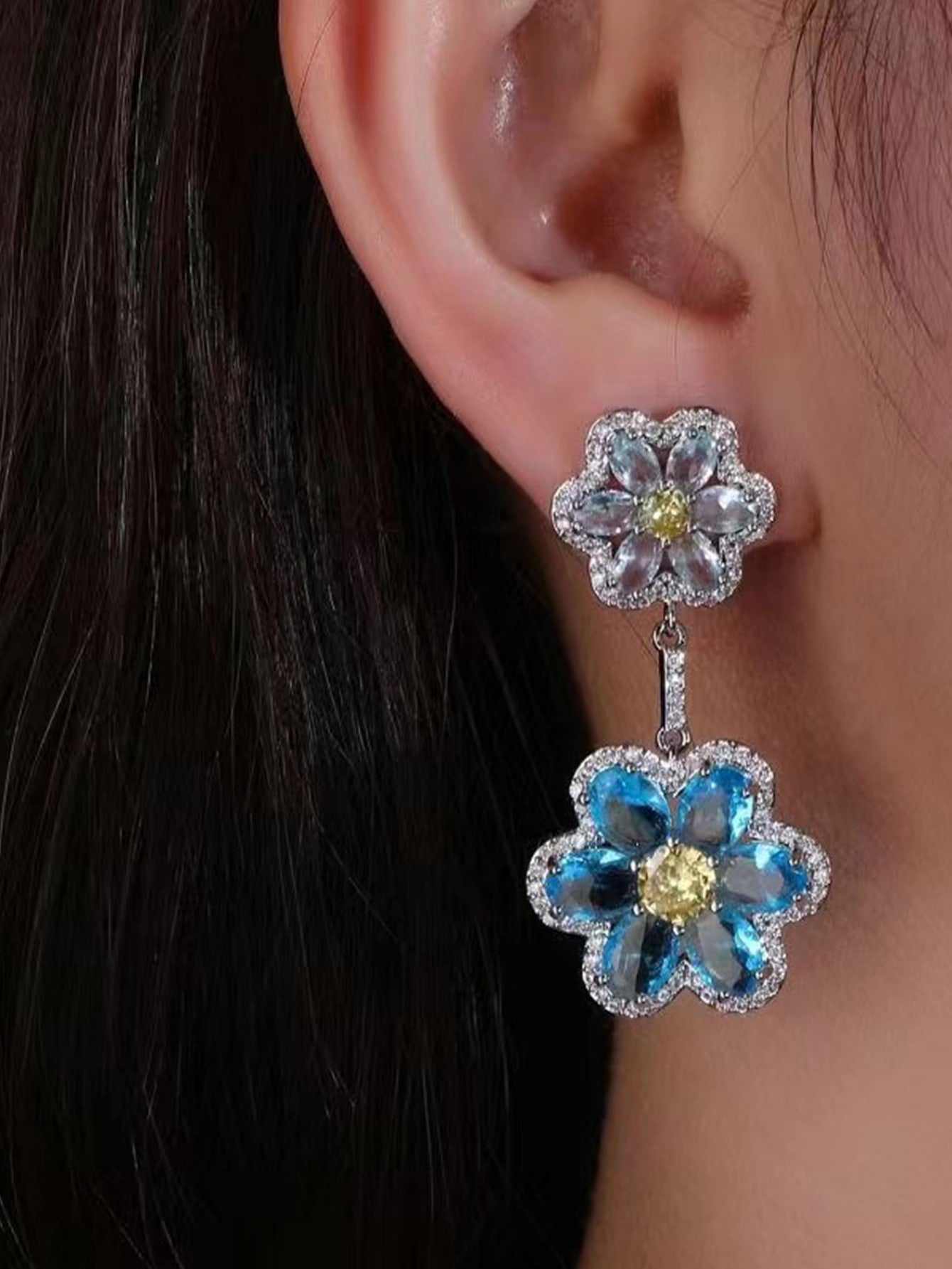 A pair of stylish exquisite temperament atmospheric simple light luxury gorgeous S925 silver needle imitation gemstone flower lady earrings daily date party wear