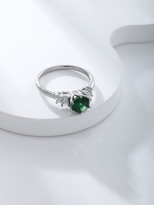 A delicate temperament simple all-in-one imitation gemstone ladies ring to wear on daily dates