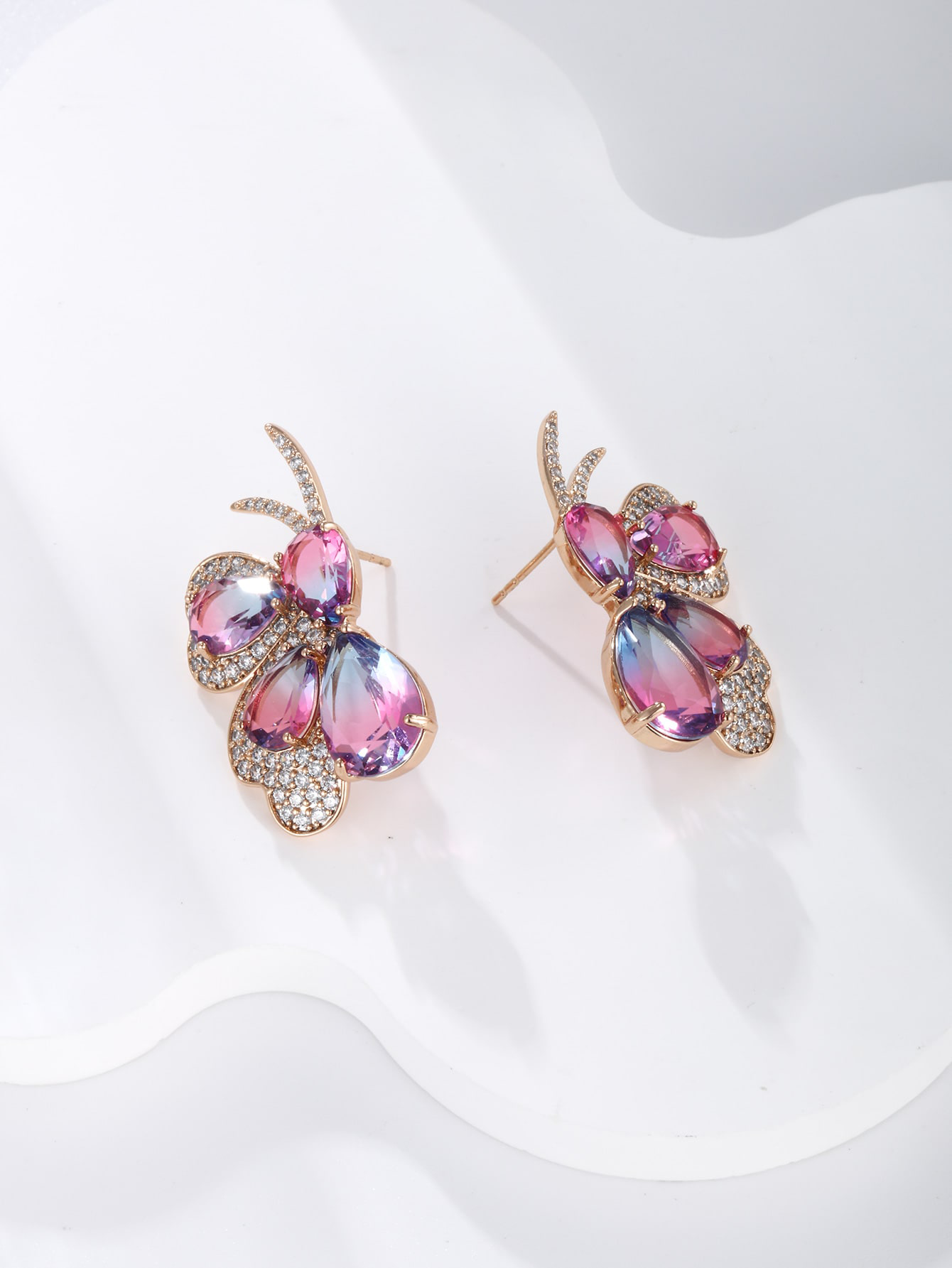 A pair of light luxurious luxurious noble elegant atmosphere imitation crystal Austrian crystal purple butterfly earrings for women party party wear