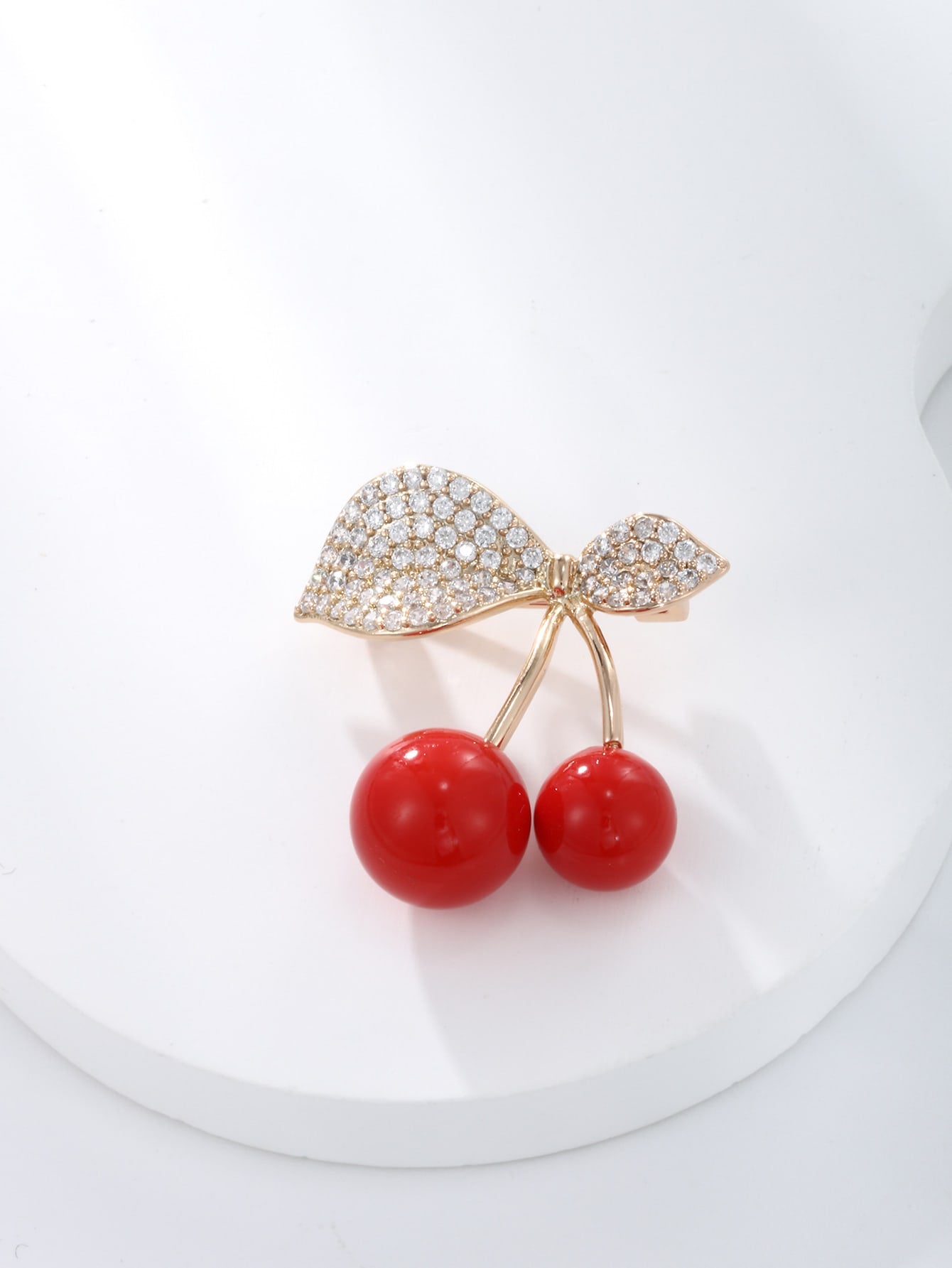 A refined ethos fashion trend new micro-inset Zircon cubic zirconia fruit cherry pearl corsage women's pin accessory niche suit brooch