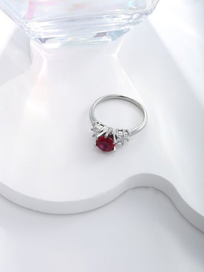 A delicate temperament simple all-in-one imitation gemstone ladies ring to wear on daily dates