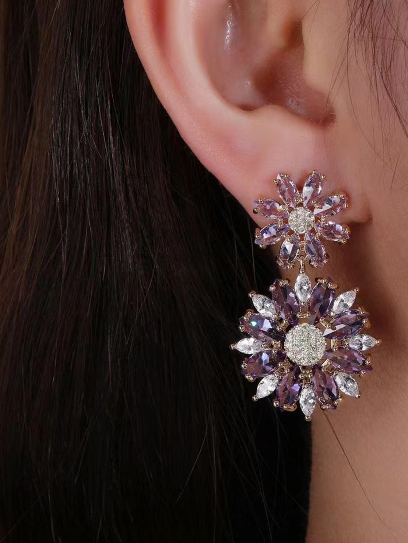 A pair of stylish exquisite temperament atmospheric simple light luxury gorgeous S925 silver needle imitation gemstone flower lady earrings daily date party wear