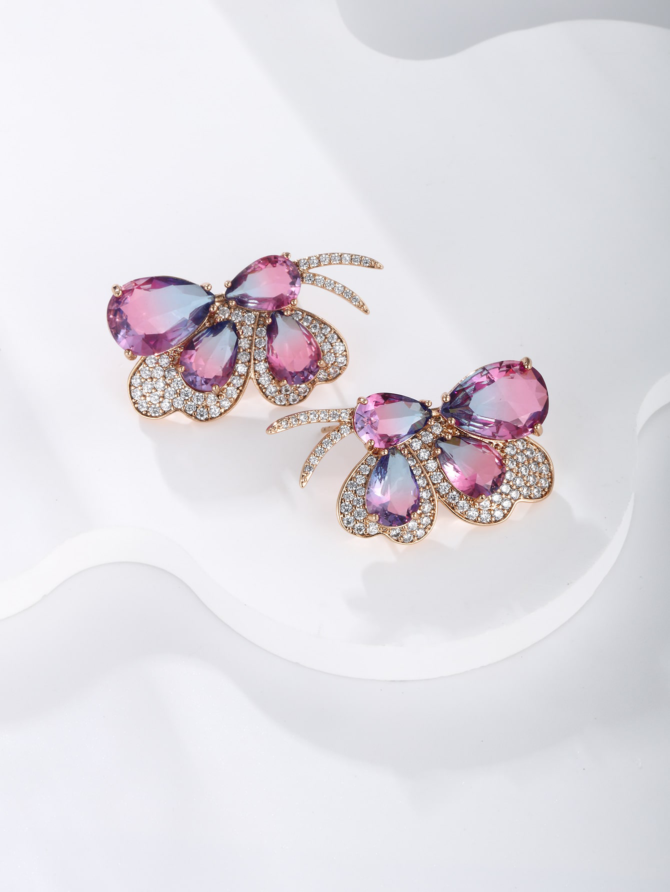 A pair of light luxurious luxurious noble elegant atmosphere imitation crystal Austrian crystal purple butterfly earrings for women party party wear