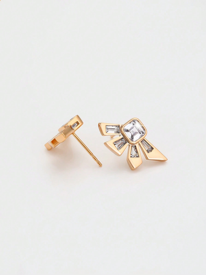 A pair of elegant stylish and simple all-in-one plated zirconia cubic zirconia earrings in 18-karat gold are suitable for women's daily dates commuting vacation family gatherings