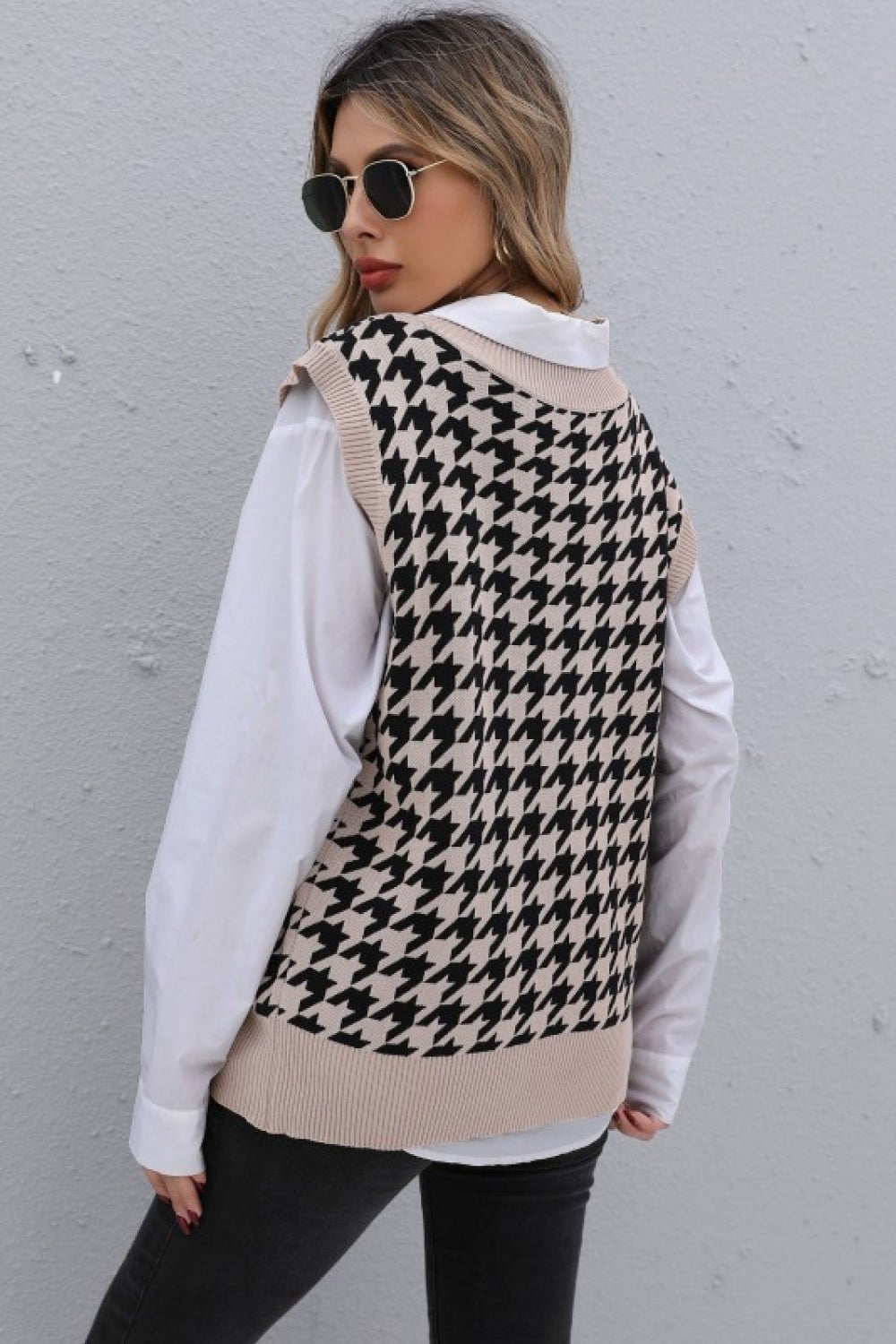 Houndstooth V-Neck Knit Vest - DunbiBeauty, LLC