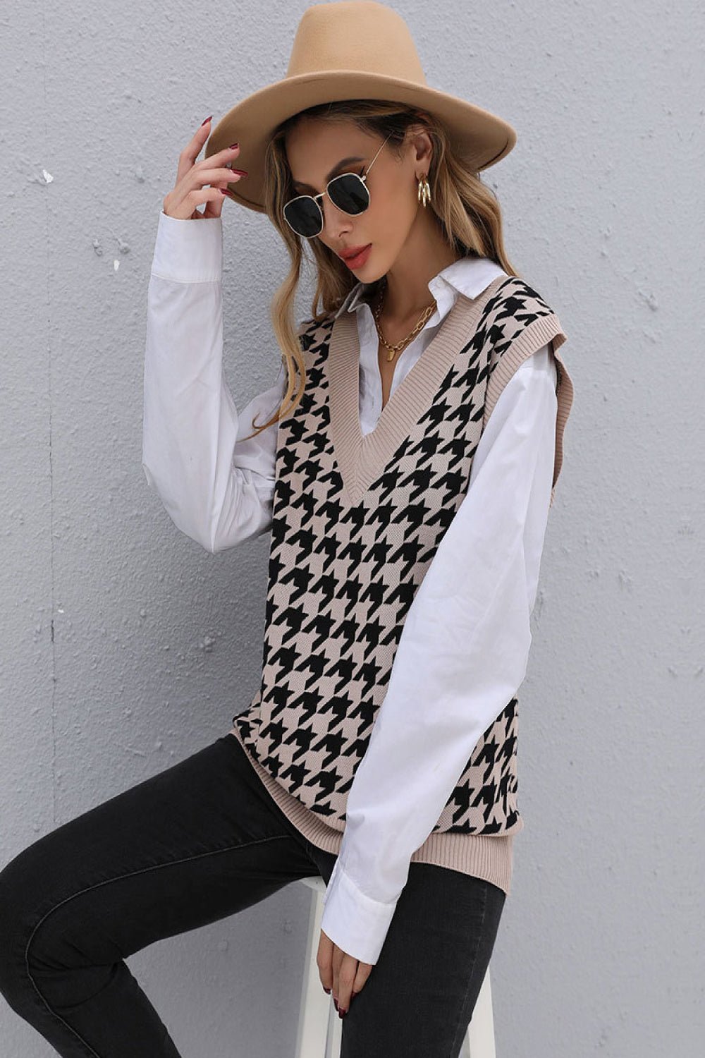 Houndstooth V-Neck Knit Vest - DunbiBeauty, LLC